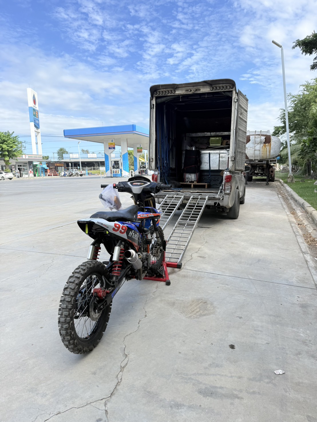 ขนส่งรถวิบาก โมโตครอส ไปสนามแข่ง